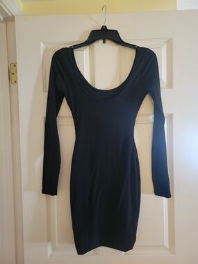 Women’s Long-Sleeve Black Scoop Neck Bodycon Dress